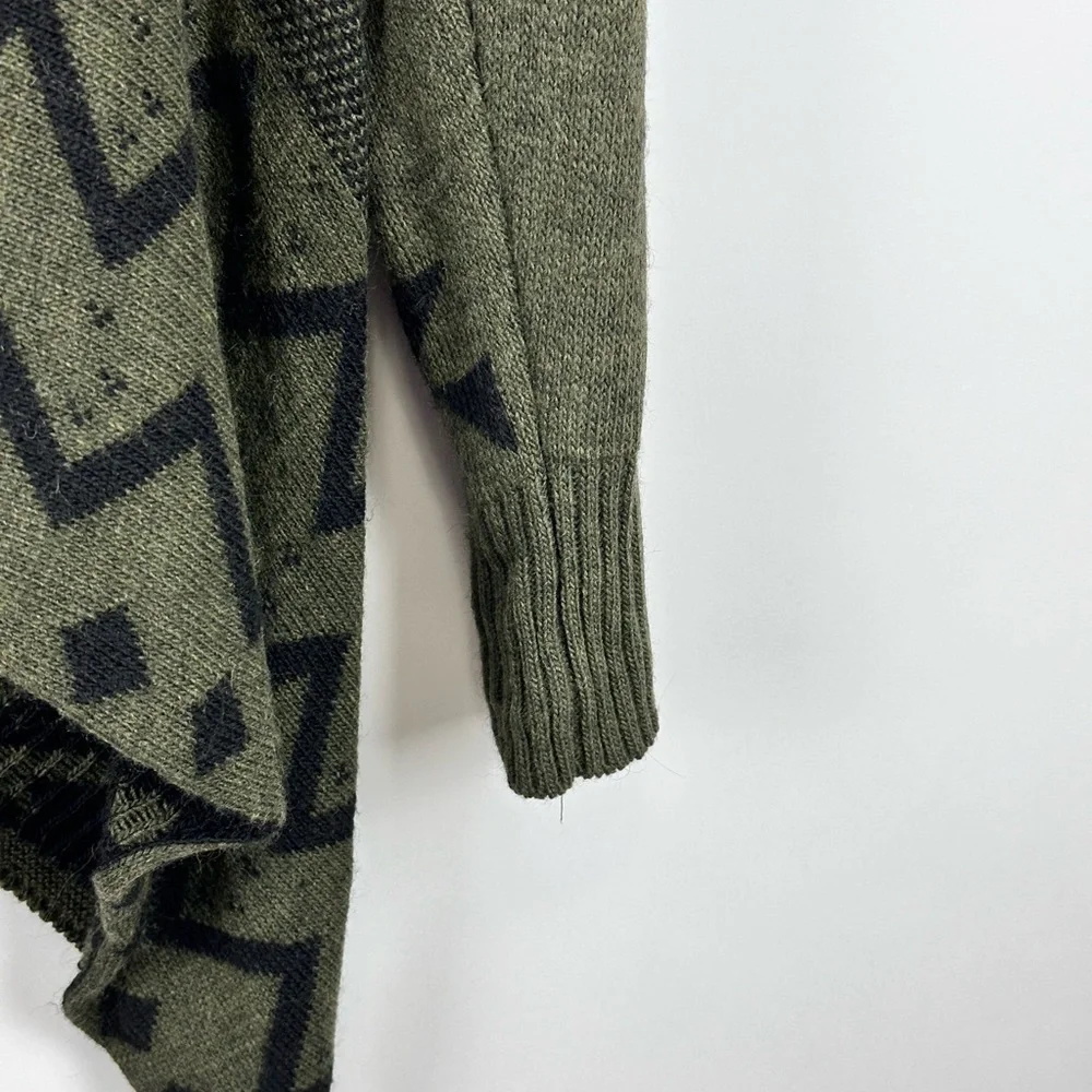 Women's Patterned Cardigan - Picture 3 of 8